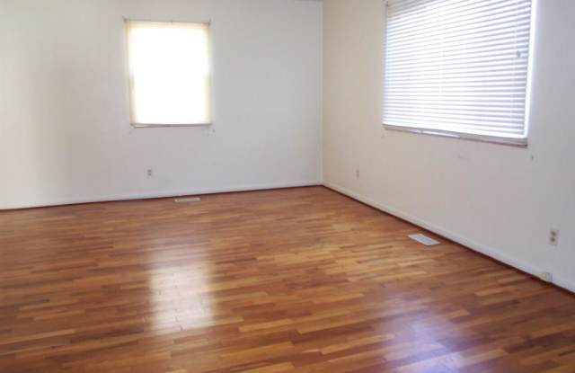 6108 Broadway Street Gallery 2