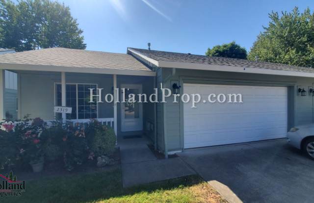 Lovely 2 bedroom unit with private fenced yard! photos photos