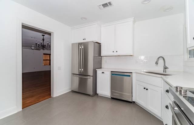 RENOVATED 2-BEDROOM IN ALAMO HEIGHTS photos photos