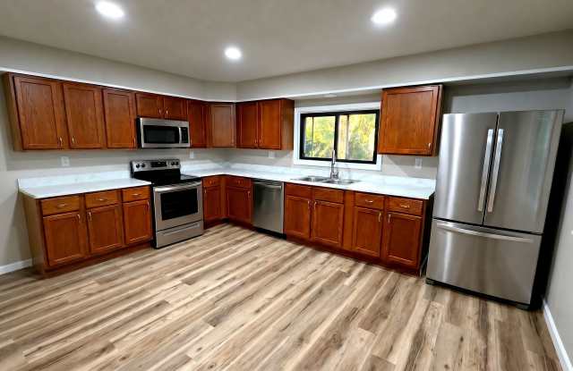 119 N Hickory St - 119 North Hickory Street, Fond du Lac, WI 54935