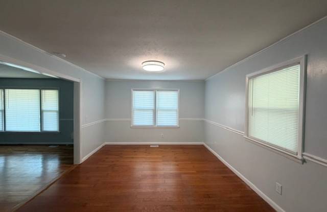434 Crystal - Ramsey Street~2 WEEKS OR 1 MONTH FREE Gallery 4