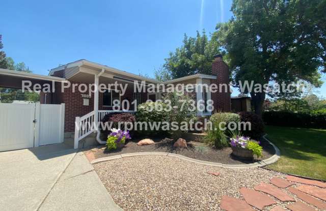 Come see this amazing 5 bedroom, 2 bath home 1/2 Off First Months Rent Special Gallery 3