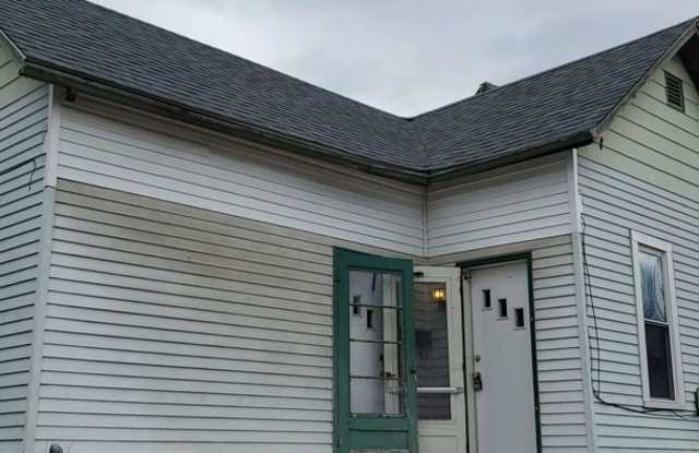 Quaint 2 bed 1 bath close to everything; University of Dayton, Sinclair, Miami Valley Hospital Gallery 1