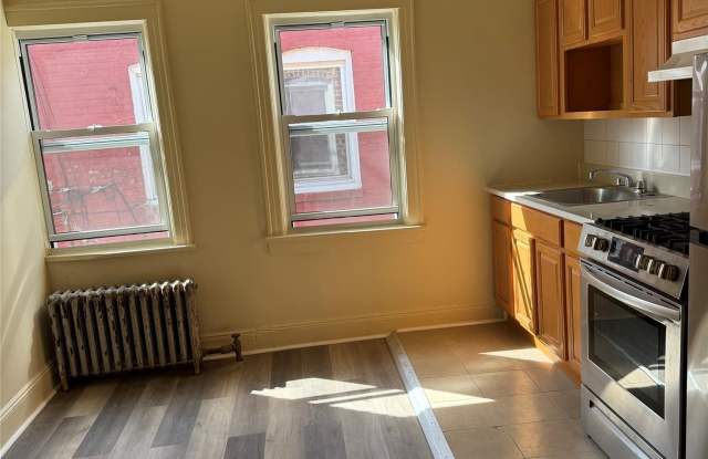 205-25 113th Avenue Gallery 2