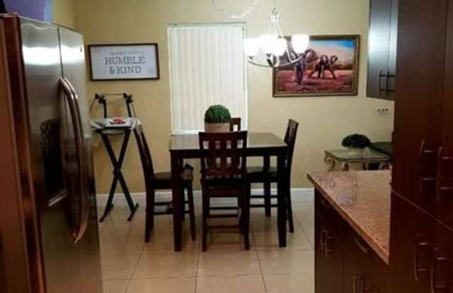 1606 NW 13th Ct Gallery 4