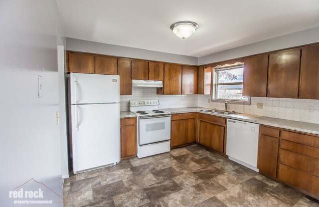 403 East Dalke Avenue - 2 photos photos