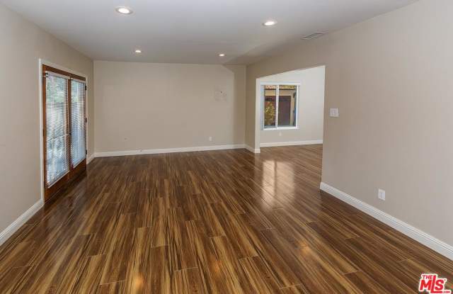 4041 HARTER Avenue Gallery 3