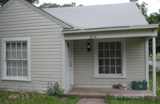 1717 Gibbons - 1717 Gibbons Street, Greenville, TX 75401