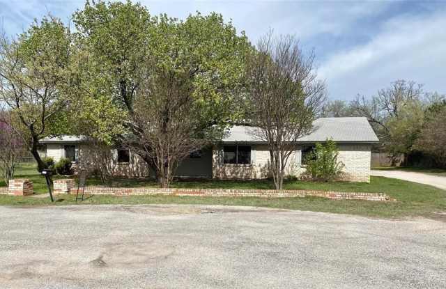 404 Mcsmith Court - 404 McSmith Court, Hood County, TX 76048