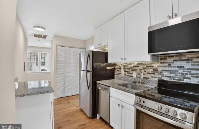 1648 PARK Road NW unit: 5 photos photos