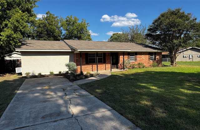 3515 Kings Circle Gallery 1