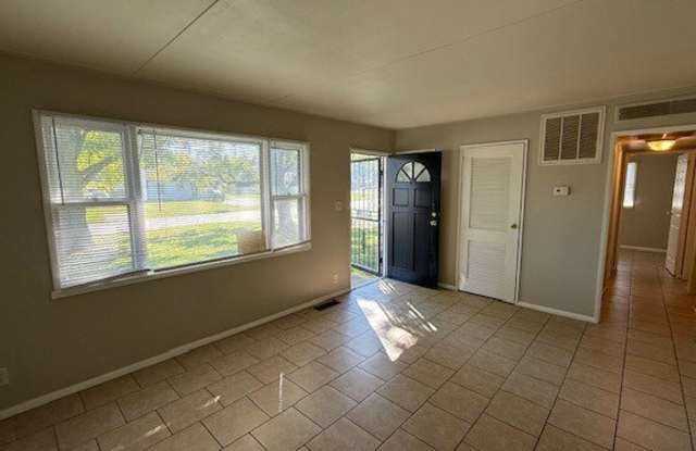3018 Eagledale Drive Gallery 3