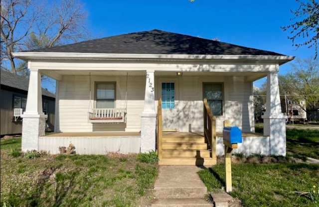 2123 S 9th St photos photos