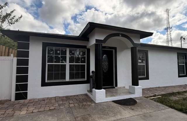 1305 E LOUISE Avenue Gallery 1