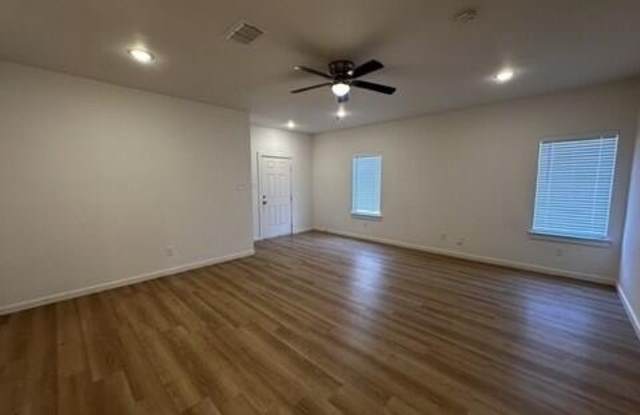 5511 Itasca Street Gallery 3