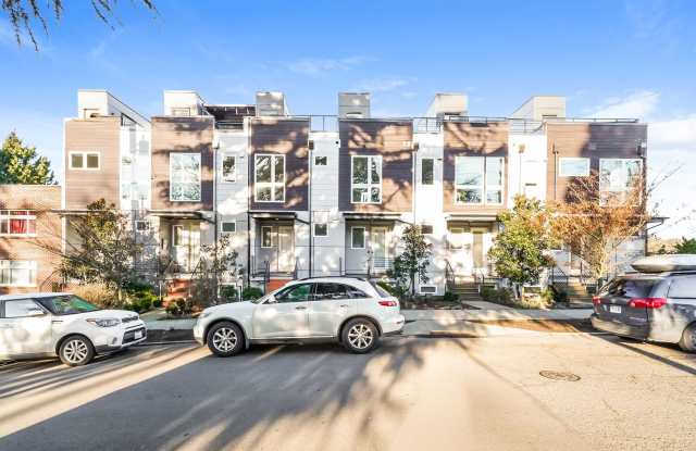 2 Bed + Den 2 Bathroom Eastlake Townhome with Spectacular Views - 2857 Franklin Avenue East, Seattle, WA 98102