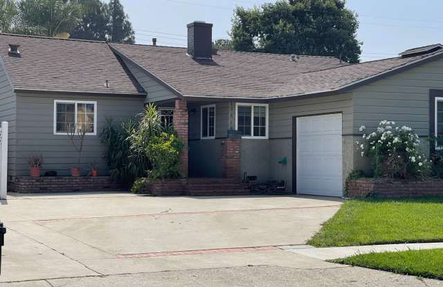 Charming 3 bedroom pool home photos photos