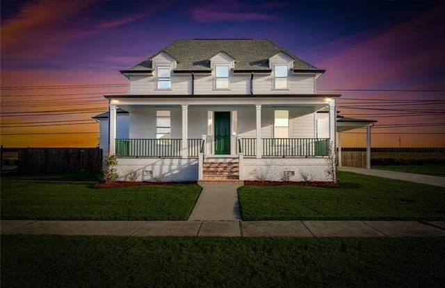 4060 HAMLET Place - 4060 Hamlet Place, Chalmette, LA 70043