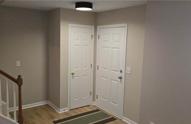 608 Red Oak Court Gallery 4