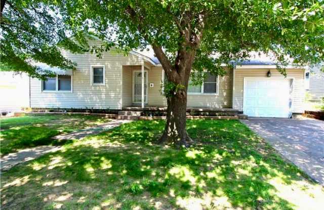 Updated Charming 3 bed 1-bath Gallery 1