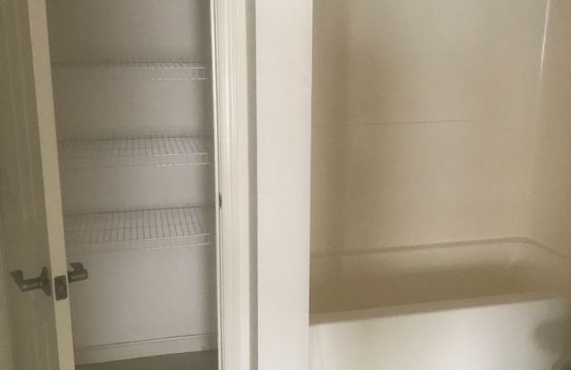 One Bedroom Allegheny Gallery 3