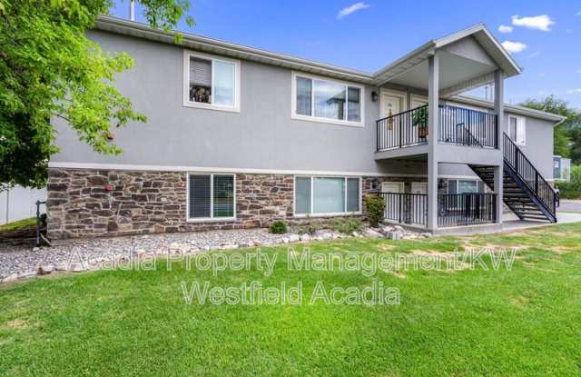 656 West Meadow Drive Gallery 1