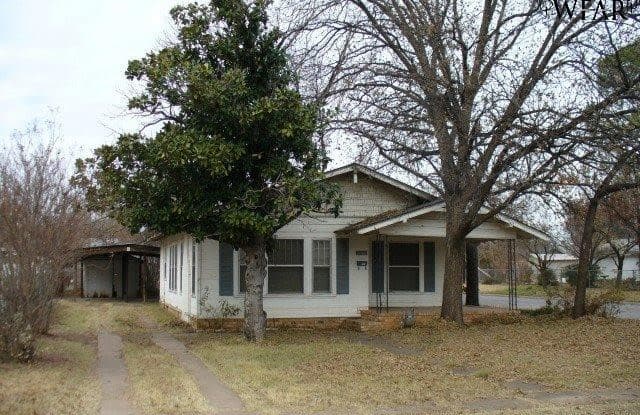 2000 PEARL AVENUE - 2000 Pearl Avenue, Wichita Falls, TX 76301