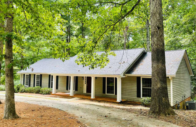 Prime Time Normal Town Living Home! photos photos