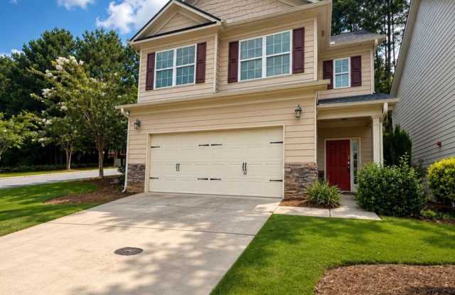 Open Concept Living & Oversized Primary Suite Gallery 1