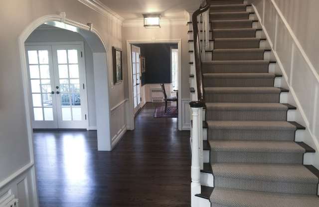 5015 SW Maple Lane Gallery 2