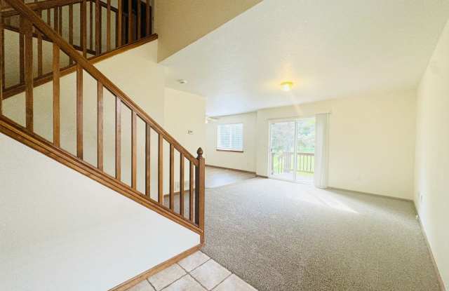 Wonderful 2 Story 3 Bedroom 2.5 Bath Townhome With Attached 2 Car Garage Near Lake Loveland in Loveland, CO photos photos Wonderful 2 Story 3 Bedroom 2.5 Bath Townhome With Attached 2 Car Garage Near Lake Loveland in Loveland, CO photos photos