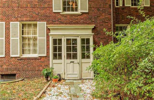 283 Corning Drive - 283 Corning Drive, Bratenahl, OH 44108