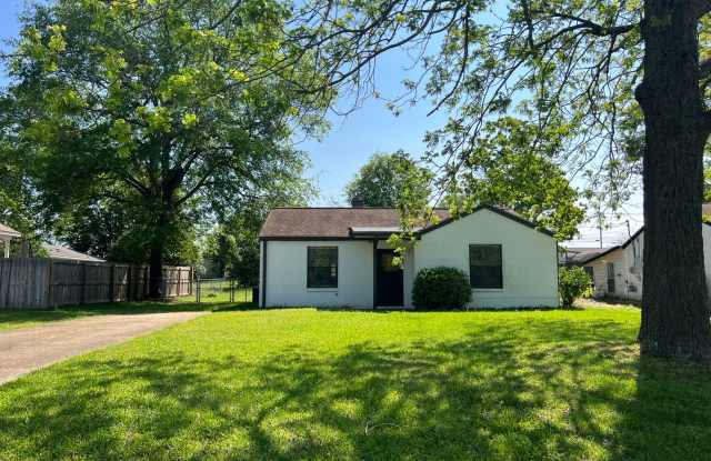 Available NOW - 122 Forest  Avenue photos photos