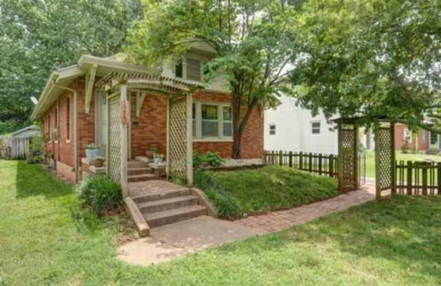 Spacious 3-Bedroom, 1-Bathroom Home AVAILABLE NOW!! photos photos