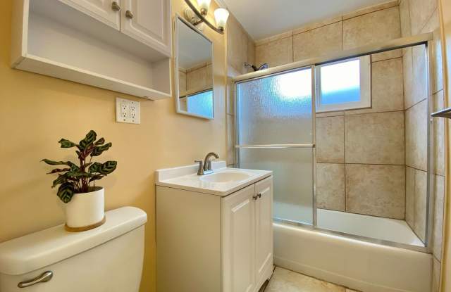 Conveniently Situated Near Shops, Breweries, & Restaurants in North Park! In Unit Washer & Dryer! Spacious Floor Plan! photos photos