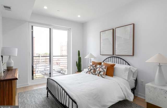 Modern 2BR/2BA with High Ceilings, W&D, Roommate-Friendly Floorplan photos photos