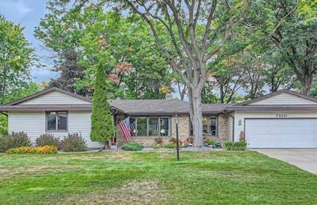 Beautiful newly updated single family home in Woodbury. Avail Sept. 1st! photos photos