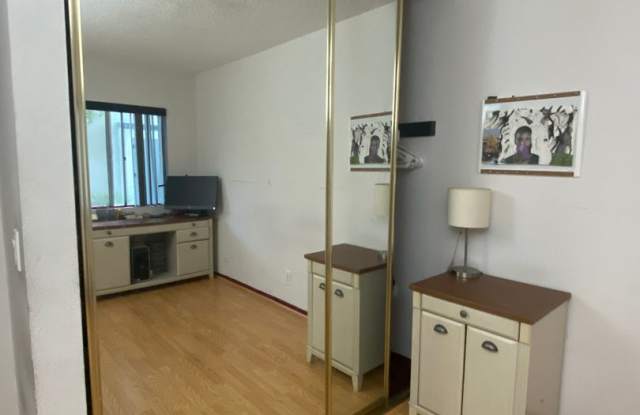 Resort-Style Private Rooms in Guarded Tara Hill Complex | Prime Culver City Location Gallery 4
