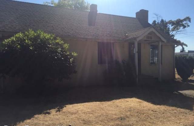 1010 Ash Ave - 1010 Ash Avenue, Marysville, WA 98270