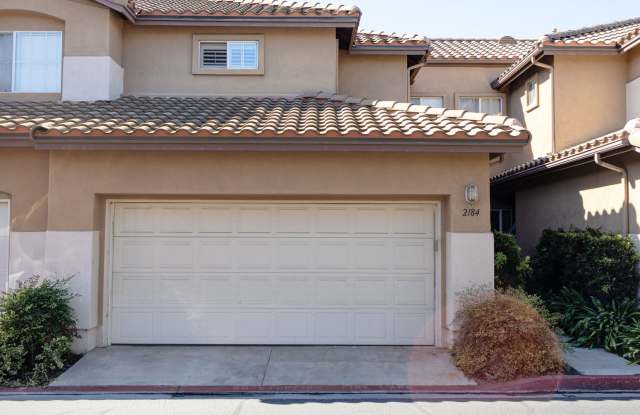 Gorgeous 3 bedrooms 2.5 baths townhome in Rolling Hills area. - 2184 Lago Ventana, Chula Vista, CA 91914