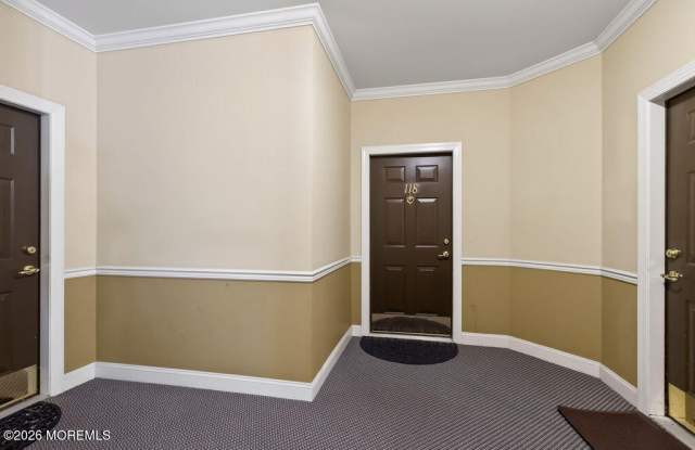 118 Sloan Court Gallery 3