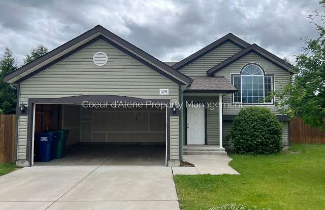 3 bed house w/ family room in The Landings! photos photos