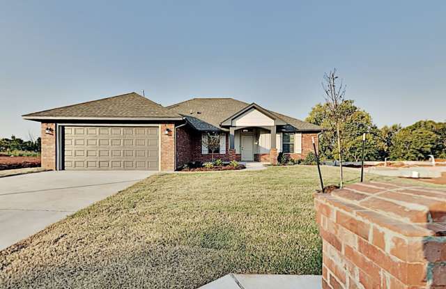 4 Bedroom 2 Bathroom Home Centrally Located in OKC (Storm Shelter Included) Gallery 1