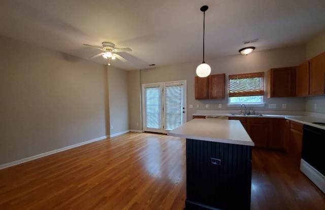 Christine Ln 4104 A Gallery 4