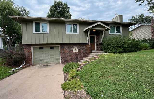 Italian Estates Property Management - 3423 Woods Drive, Manhattan, KS 66503
