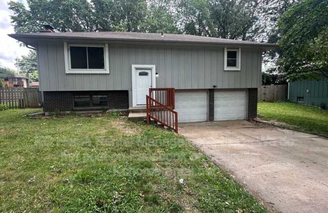 424 NE Lakeview Dr Gallery 2