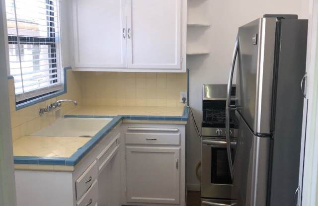 3 Blocks from the Beach - Garage Included! Gallery 3