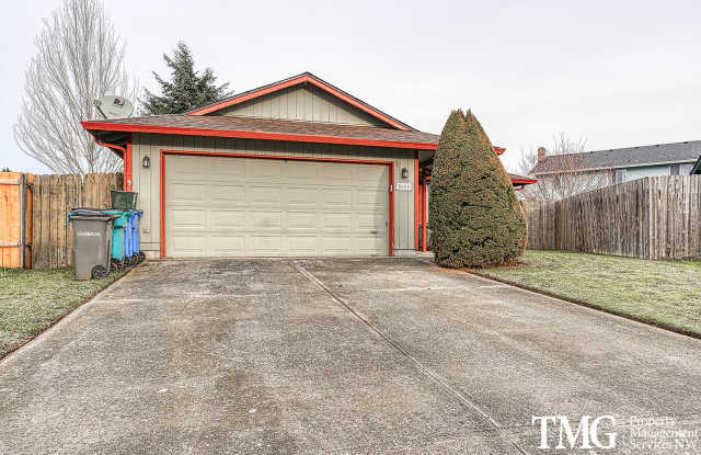 Three-Bedroom Home with Fully Fenced Yard, Cul-de-Sac Location, Two-Car Garage - 8606 Northeast 160th Avenue, Orchards, WA 98682