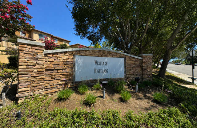 Beautiful Westlake Highlands Townhome with Private Courtyard Gallery 1