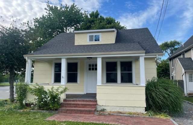 161 Arnold Avenue - 161 Arnold Avenue, West Babylon, NY 11704
